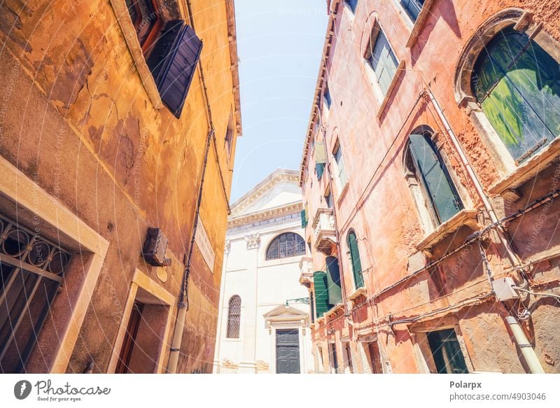 Alte Gebäude in der Stadt Venedig in Italien hell Fassade Tag Szene venezia Großstadt Dorf Sommer retro Farben antik Beton Konstruktion mittelalterlich Textur