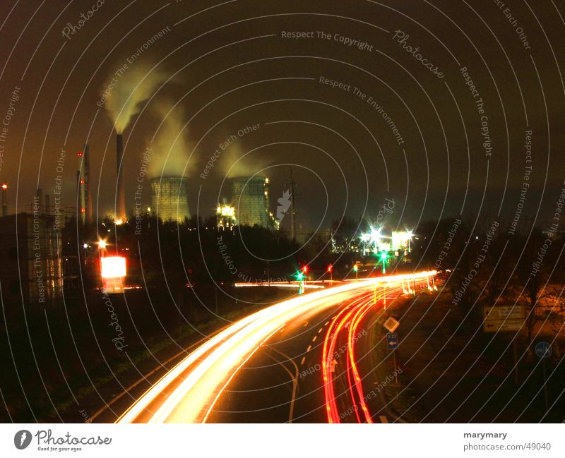 strasse Nacht Verkehr Industriefotografie Straße street night cars traffic Kühlturm