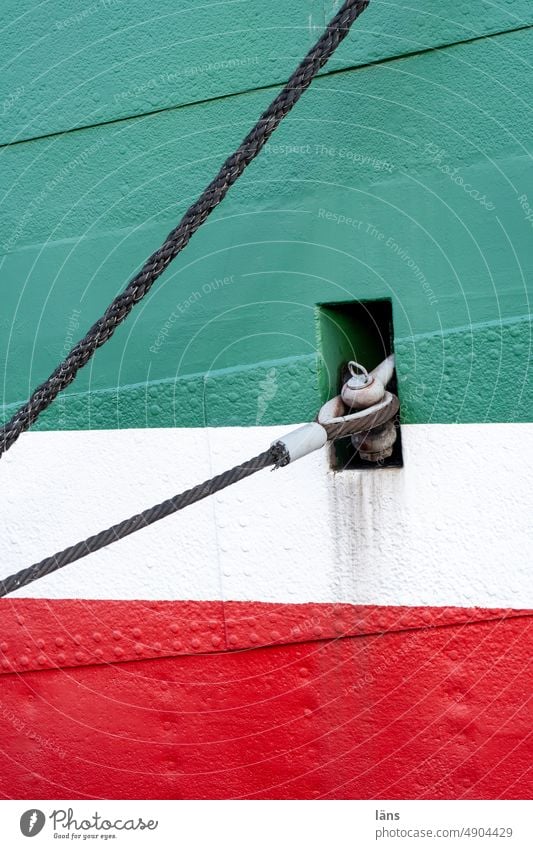 ArtStadtTour I festmachen Schiff maritim Menschenleer Schifffahrt Wasserfahrzeug Hafen Tau Festmacherleine Seil Farbfoto Boot Rickmer Rickmers Befestigung