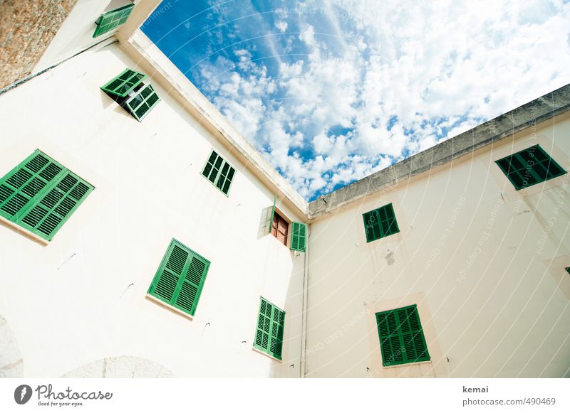 Open shutter, open sky Himmel Wolken Sonne Sonnenlicht Sommer Schönes Wetter Wärme Haus Mauer Wand Fassade Fenster Fensterladen hoch blau grün geschlossen offen