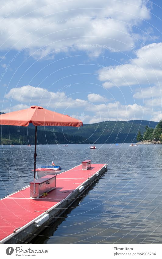 Sommer am Schluchsee Feeling See Wasser Sonnenschein Steg Hügel Bäume Himmel blau Wolken Boot Ferien & Urlaub & Reisen