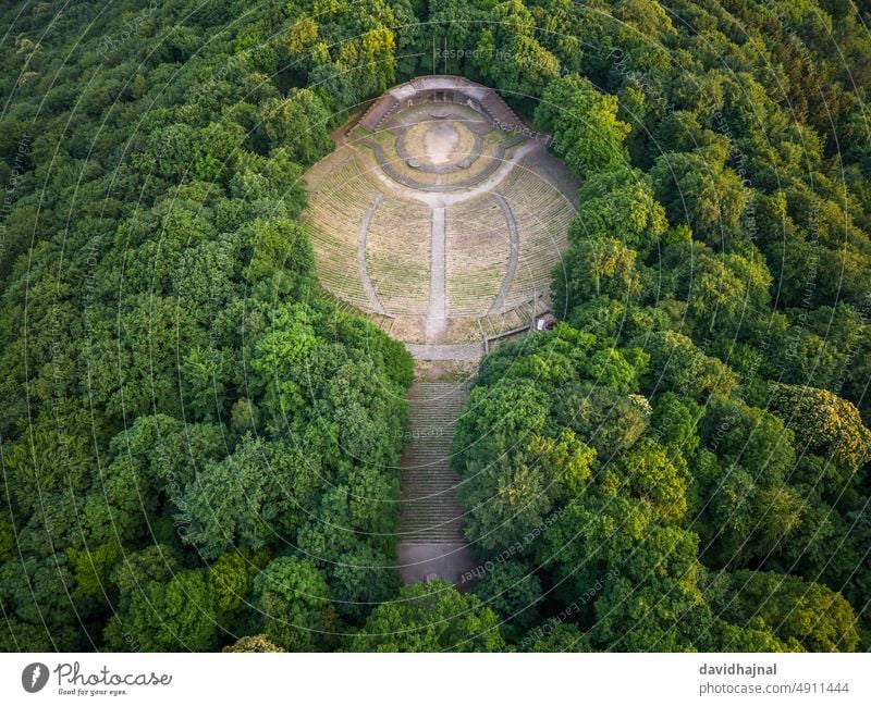 Luftaufnahme von der Thingstaette Heidelberg. Ansicht Design Hintergrund grün Garten Antenne Wald Dröhnen Amphitheater thingstätte Baum Deutschland Europa