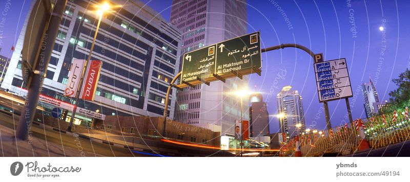 downtown Dubai Vereinigte Arabische Emirate Dämmerung Corniche Arabien Verkehr vereinte arabische emirate Abend Straße Schilder & Markierungen