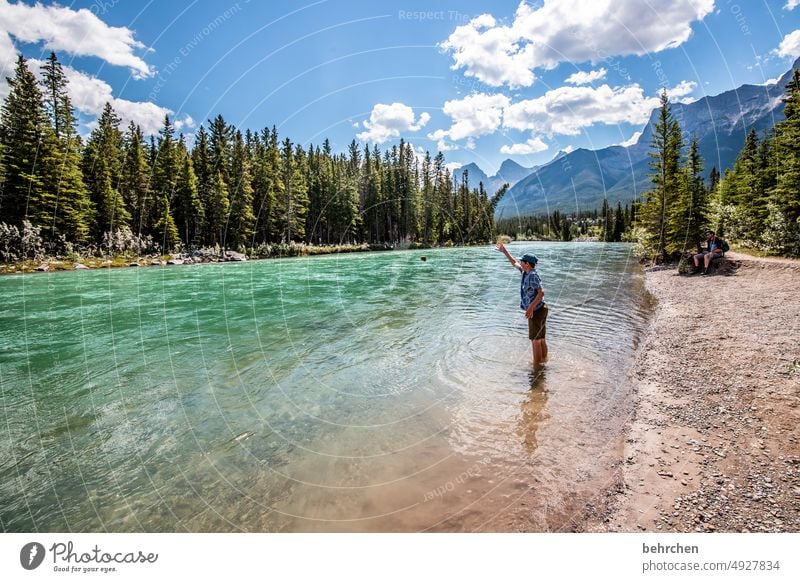 bow river canmore Nordamerika Rocky Mountains Farbfoto Berge u. Gebirge Kanada Landschaft Natur Außenaufnahme Himmel Alberta fantastisch besonders