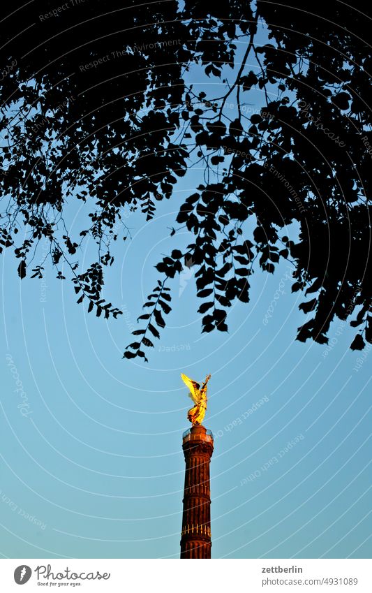 Siegessäule berlin siegessäule großer stern blattgold denkmal deutschland dämmerung else feierabend figur goldelse hauptstadt himmel mahnmal menschenleer mitte