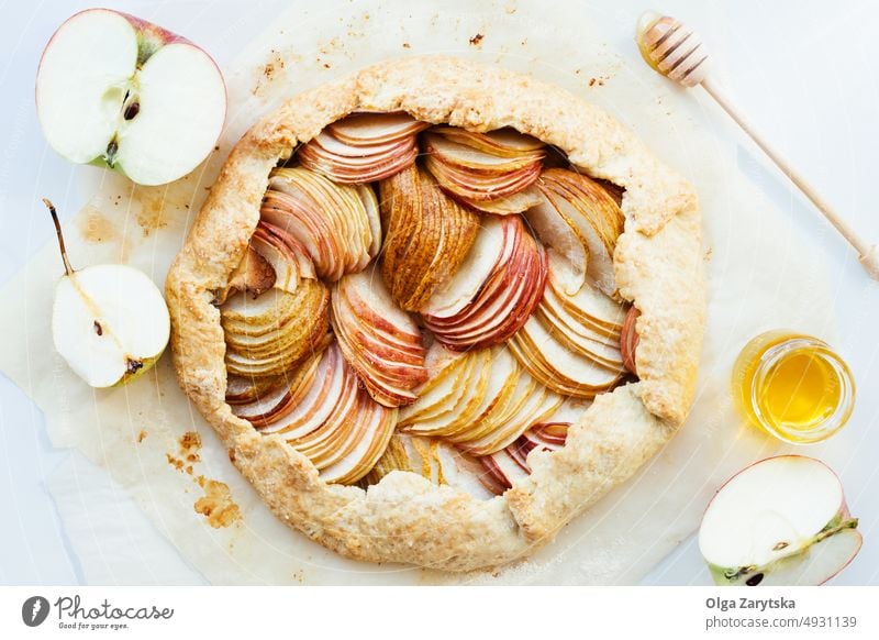 Apfel-Birnen-Galette. Pasteten Torte Kuchen gebacken Dessert Lebensmittel Hintergrund Nahaufnahme lecker frisch Frucht selbstgemacht Gebäck rustikal süß Herbst