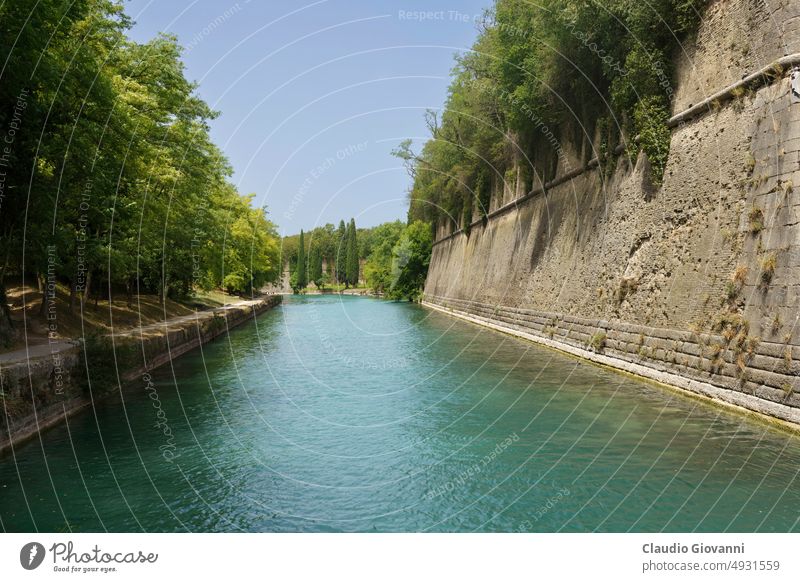 Mittelalterliche Mauern in Peschiera del Garda Europa Italien Mincio Veneto Verona Architektur Gebäude Farbe Radweg Tag Außenseite historisch See Wahrzeichen