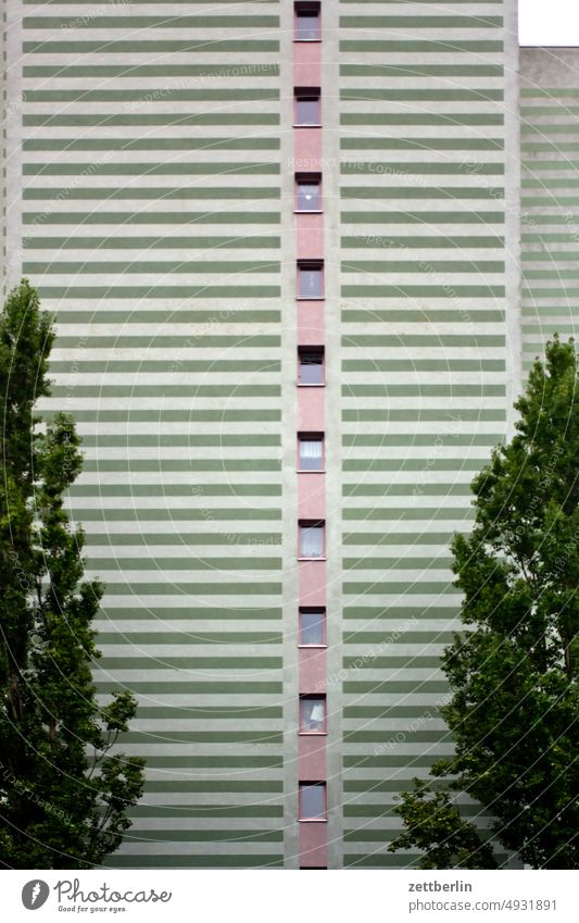 Hochhaus potsdam stadt vorstadt wohnen wohngebiet hochhaus wbs17 platte plattenbau plattenbausiedlung fassade fenster stockwerk etage streifen landeshauptstadt