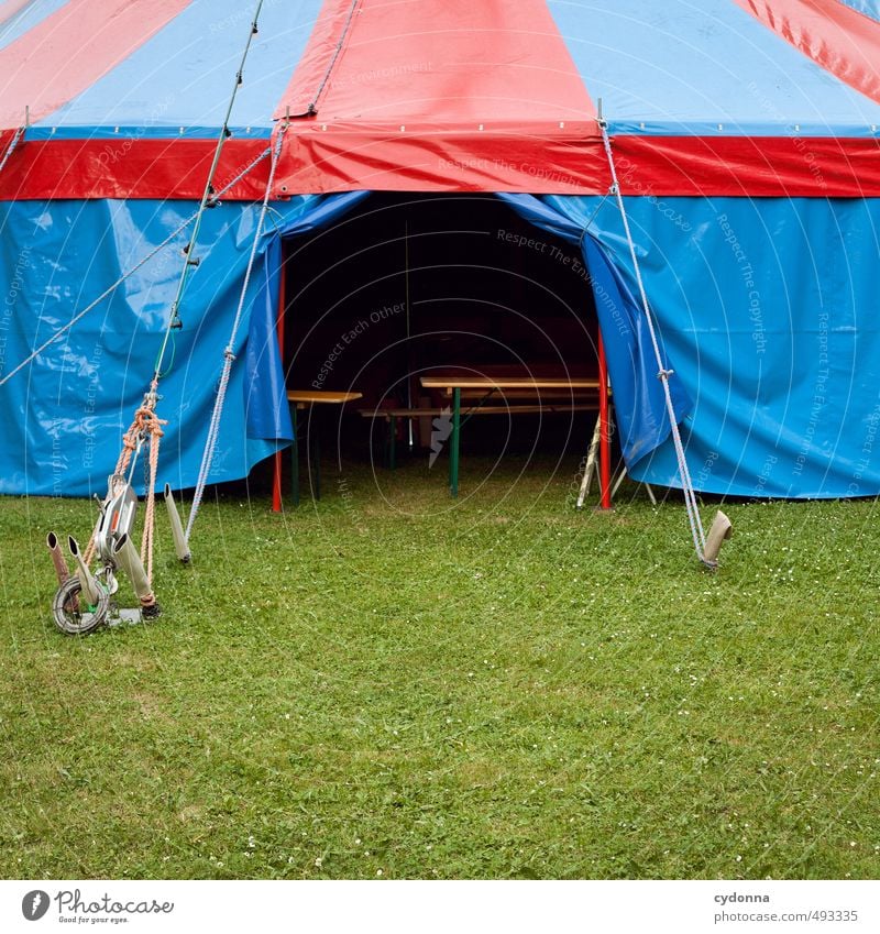 Manege frei Abenteuer Expedition Entertainment Veranstaltung Feste & Feiern Jahrmarkt Umwelt Sommer Gras Wiese Beginn Erwartung exotisch geheimnisvoll Idee