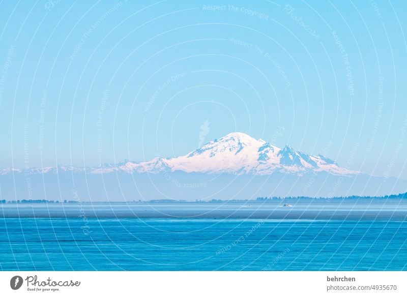 fahrt ins blaue Fährfahrt Fähre Weitblick Vancouver Ruhe stille Schnee Berge u. Gebirge Landschaft Wellen Sehnsucht Himmel Idylle Meer Fernweh weite