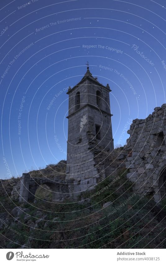 Ruinen des alten Klosters bei Nacht Himmel sternenklar gebrochen Glaube dunkel Gebäude Ávila Spanien Konstruktion Architektur Wahrzeichen Abend Religion Kultur