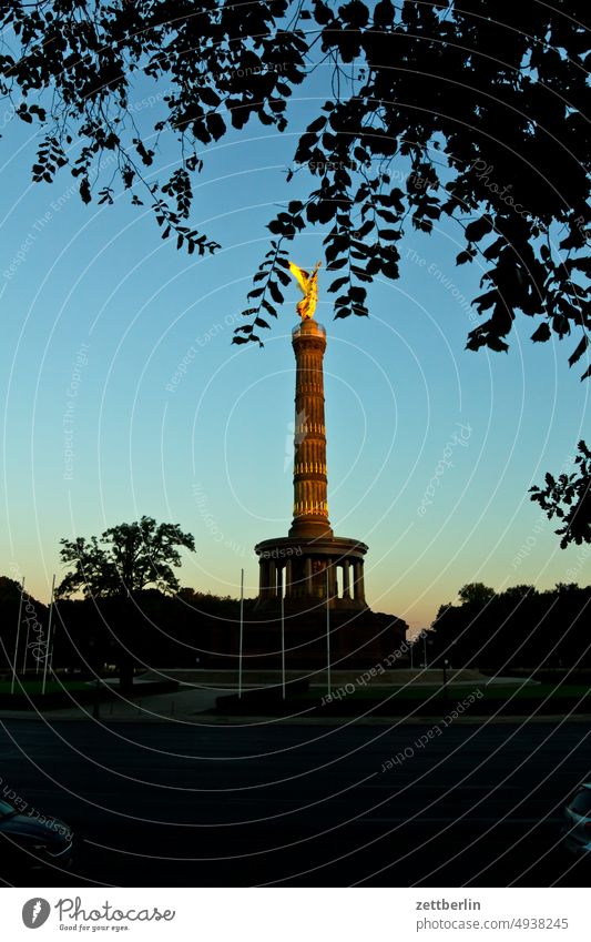 Siegessäule abend berlin hauptstadt großer stern blattgold goldelse denkmal deutschland dämmerung feierabend figur himmel mahnmal menschenleer mitte park