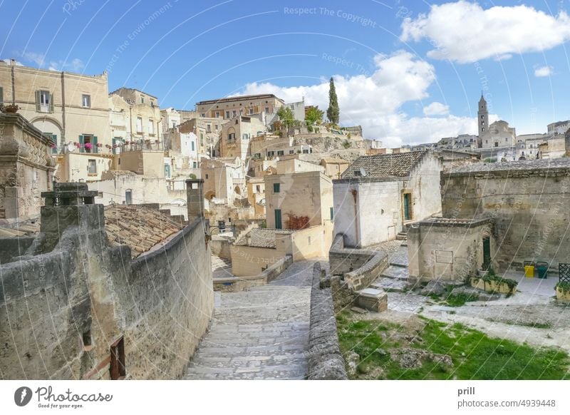 Matera in Süditalien matera Großstadt Basilikata Italien alt historisch Haus Gebäude Kultur Tradition Sommer sonnig Sassi di matera Altstadt Gasse