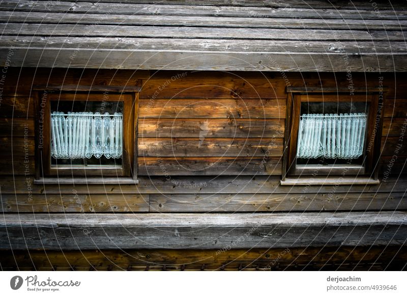 Zwei Fenster von einem Passagier Schiff ,mit zugezogenen  Gardinen. Fensterblick Tag Aussicht Farbfoto Menschenleer Panorama (Aussicht) Schönes Wetter Sommer