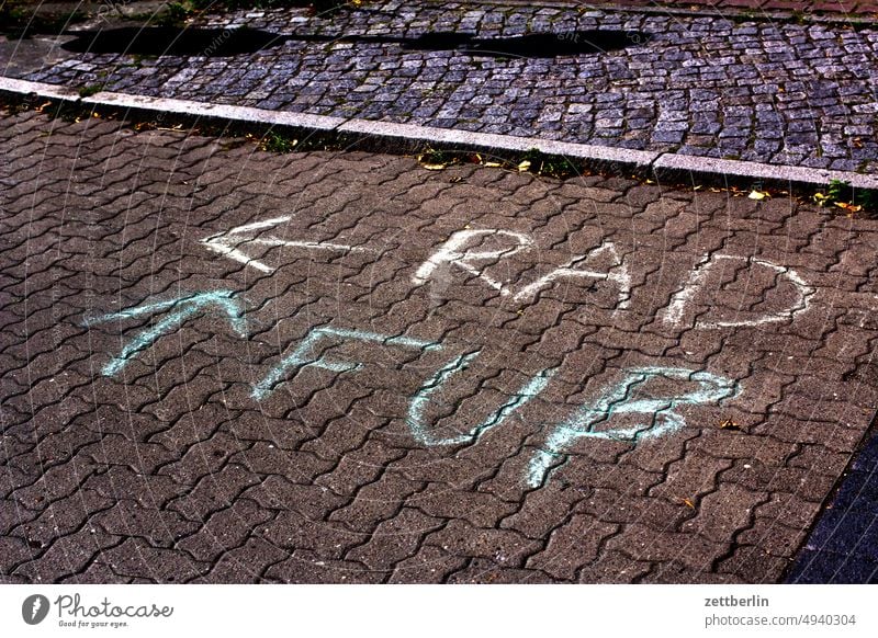 Verkehrswende aussage botschaft buchstabe farbe illustration kreide kreidezeichnung kunst letter message nachricht parole pflastermalerei politik schrift slogan