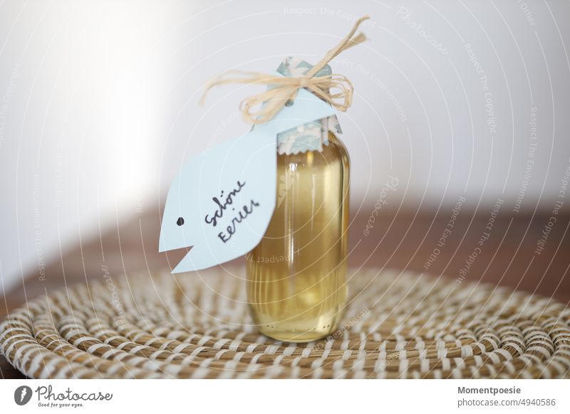 Geschenk _ Flasche mit Botschaft "Schöne Ferien" Geschenkpapier Farbfoto Verpackung Geburtstag Ferienzeit Sommerferien Urlaub sommerlich frei Urlaubsstimmung