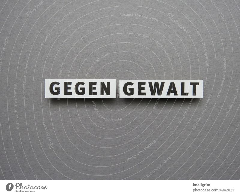 Gegen Gewalt friedlich Frieden Stimmung Gefühle Freiheit Buchstaben Wort Satz Letter Kommunizieren Nahaufnahme Kommunikation Sprache Text Typographie