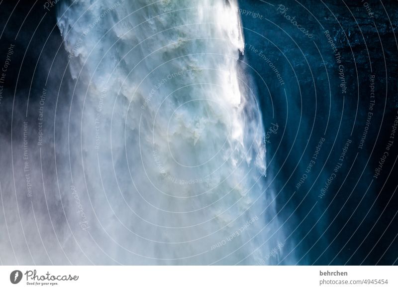 es rauscht so schön der wasserfall, wenns nicht mehr rauscht, ists wasser all! Menschenleer Außenaufnahme Farbfoto Naturphänomene Krach Rauschen laut spritzig