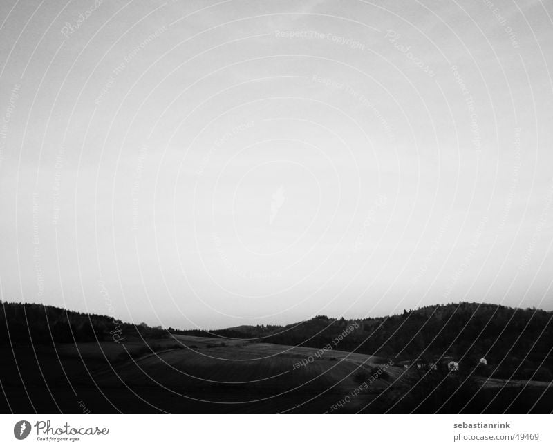 Blick übers Land Feld Haus Wald Hügel Wiese Wolken Baum Landwirtschaft Amerika Haushuhn Bauernhof Tal Berge u. Gebirge Himmel