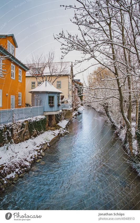 Erfurt im Winter Blick auf den Fluss Gera bunt Ferien & Urlaub & Reisen farbenfroh Sightseeing Tag Städtereise Bauwerk kalt Winterurlaub Thüringen Flussufer