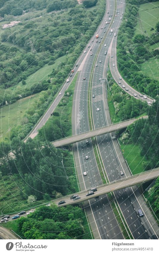 Autobahn Straße Straßenverkehr Straßenbelag Straßenkreuzung Autobahnauffahrt Autobahnbrücke Autobahnausfahrt Autobahnkreuz Autobahnraststätte Autobahnzubringer