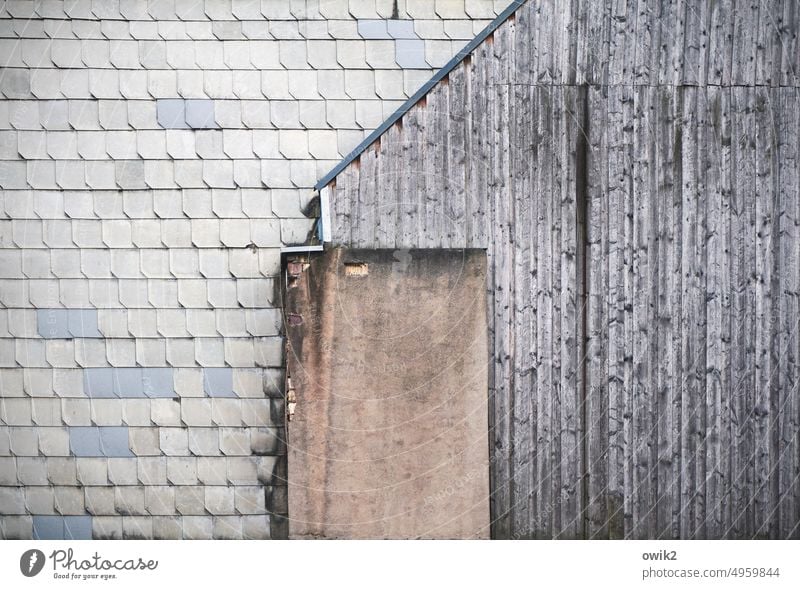 Schiefer und Holz Dachkonstruktion Dachkante Altstadt Oberflächenstruktur graphisch abschüssig schräg Dachlandschaft Ziegeldach aufgereiht Formation Haus Schutz