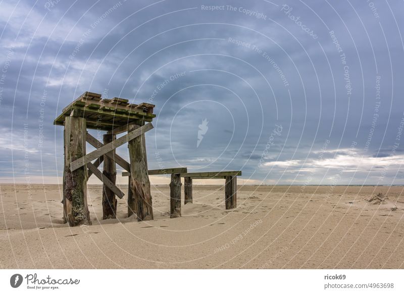 Bauwerk am Nordseestrand auf der Nordseeinsel Amrum Insel Küste Strand Nordfriesische Insel Meer Nordseeküste Reiseziel Schleswig-Holstein Holz Palette Urlaub