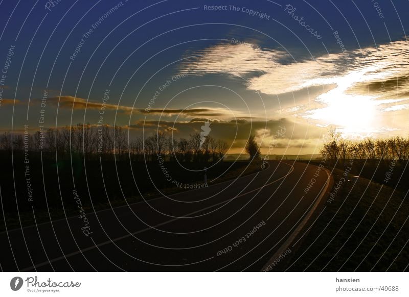 Sterne auf der Straße Wolken Gegenlicht Sonnenuntergang reflektionen Abend