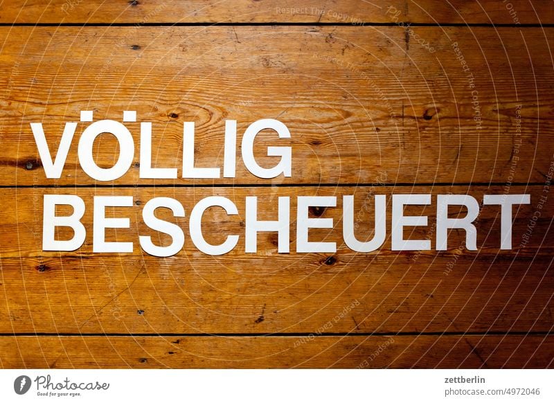 VÖLLIG BESCHEUERT abstrakt aussage begriff botschaft buchstabe einzelbuchstabe parole passwort satz satzschrift schlüsselwort schreiben setzerei slogan text