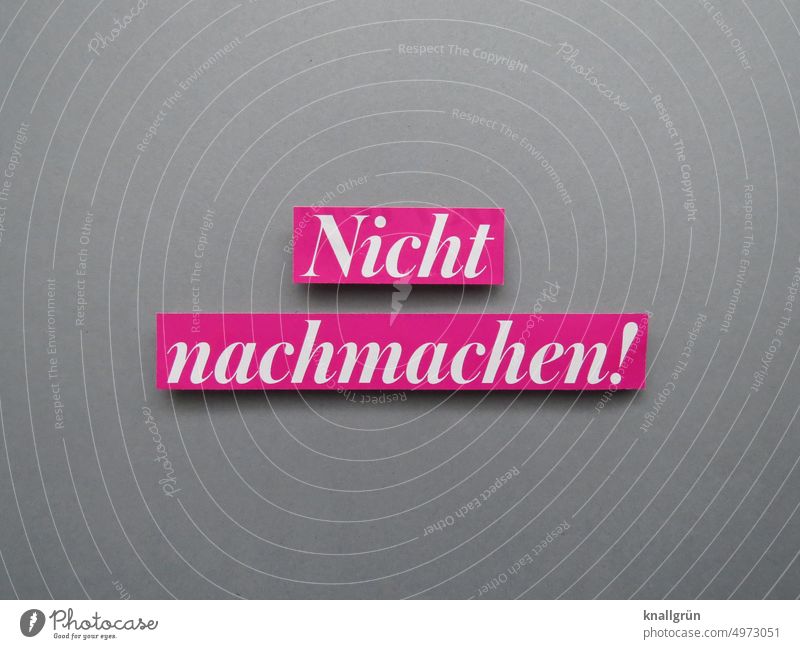 Nicht nachmachen! Plagiat nachahmen Verbote kopie Ideenklau Schilder & Markierungen Verbotsschild Hinweisschild Schriftzeichen Farbfoto Warnung Warnschild