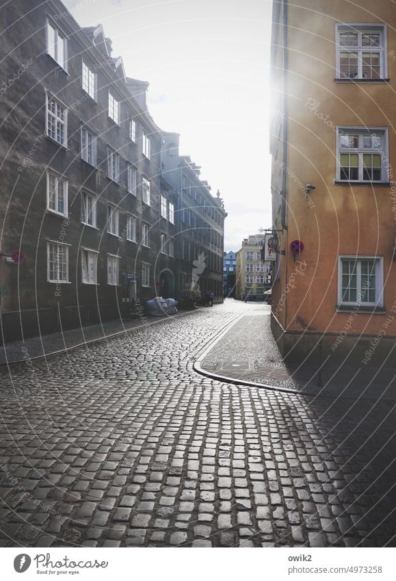 Stadtrundgang Gasse Seitenstraße Straßenecke Danzig Gdánsk Polen Stille unterwegs Häuser Stadtzentrum Gebäude Stadtspaziergang Ruhe Verkehrswege Wege & Pfade