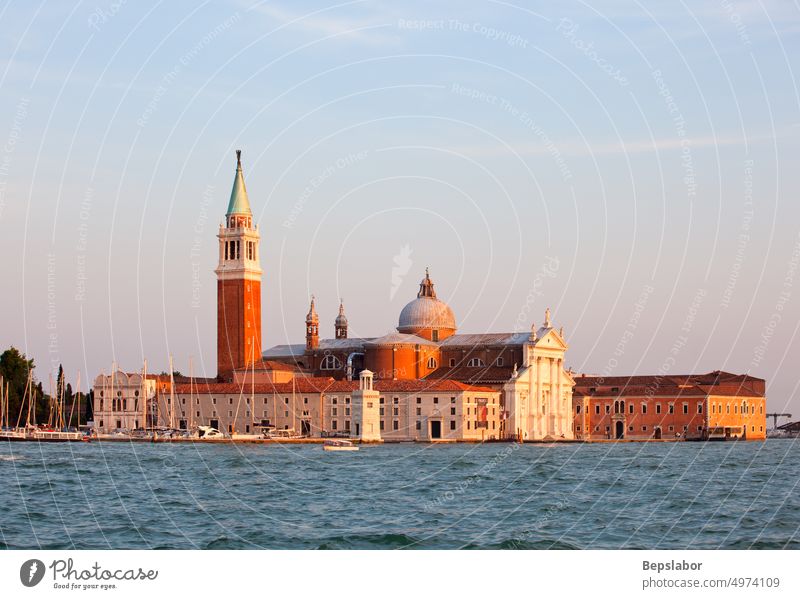 Die Kirche St. Georg bei Sonnenuntergang, Venedig Europäer Renaissance San Giorgio Maggiore venezianisch Kunst Anziehungskraft Basilika Klingel Boot Boote