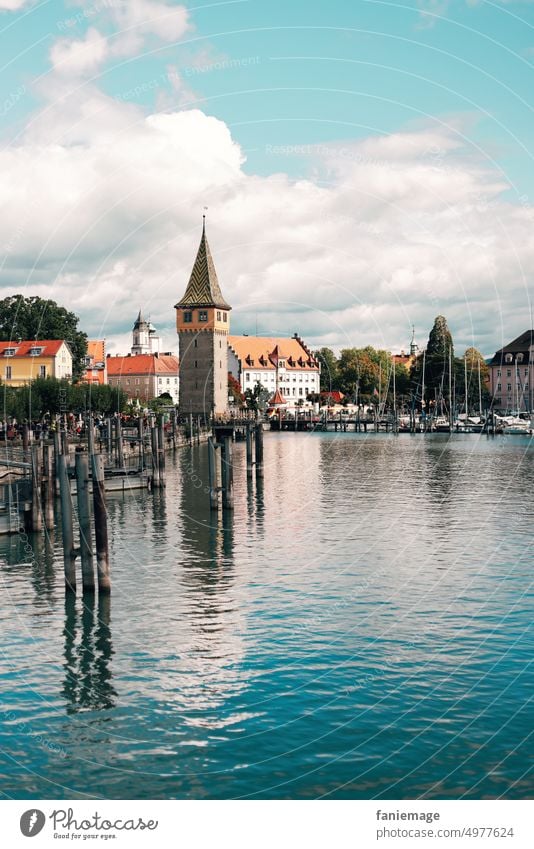 Lindau am Bodensee sehen Wasser Spiegelung Turm historisch Historische Altstadt alt pittoresk alte Häuser Architekturfotografie Fachwerk Gebäude Landschaft