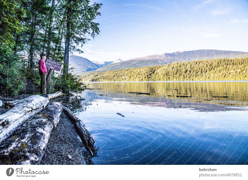 in der ruhe liegt die kraft Paddeln Kind Sohn Kindheit Natur British Columbia Idylle Abenteuer Nordamerika Bergsee Fernweh Landschaft See Kanada Ferne Wald