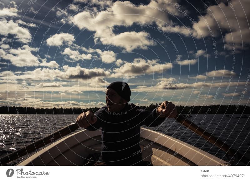 Wo viel Schatten, da viel Licht. Rudern See Wasser Wasserfahrzeug Ruderboot Freizeit & Hobby Ferien & Urlaub & Reisen Außenaufnahme Bootsfahrt Abenteuer