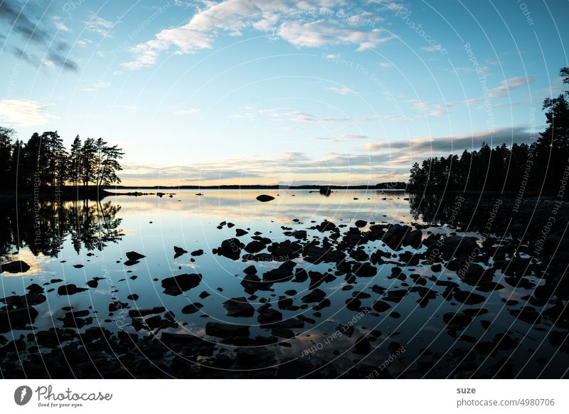 Lose Steinsammlung See Schweden Abend Romantik Idylle Landschaft Reflexion & Spiegelung Dämmerung Himmel Seeufer Natur Wasser ruhig Menschenleer Umwelt Farbfoto