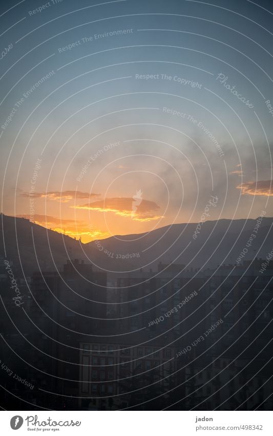 zeitumstellung | licht anmachen Natur Landschaft Himmel Wolken Horizont Sonnenaufgang Sonnenuntergang Sonnenlicht Hügel Berge u. Gebirge Stadt Skyline Haus