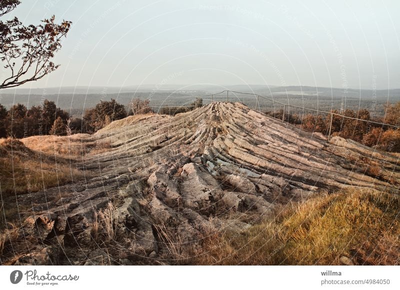 Auf dem Hirtstein - erloschener Vulkan mit fächerartigem Basalt Basaltformation Basaltfächer Fächerbasalt Erzgebirge Basaltfelsen Felsen Ergussgestein Aussicht