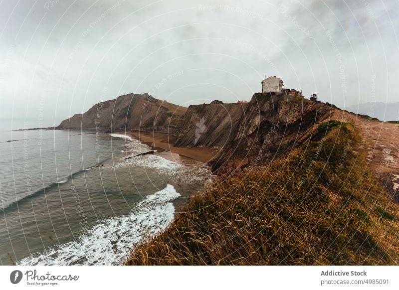 Küstenlandschaft bei schlechtem Wetter Basken Land Zumaia san telmo Klippe MEER Kapelle Spanien gipuzkoa Meer pais Landschaft Gebäude antik felsig Guipúzcoa