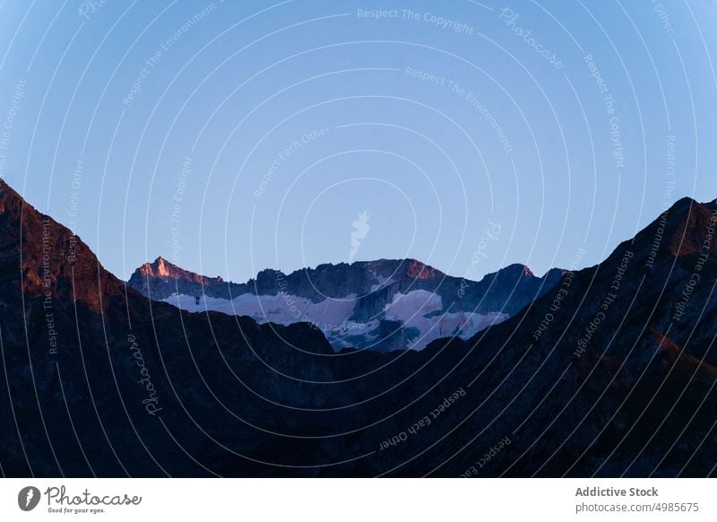 Majestätische Kulisse des rauen Bergrückens Berge u. Gebirge Hochland majestätisch Sonnenuntergang Landschaft spektakulär malerisch Natur Ambitus felsig