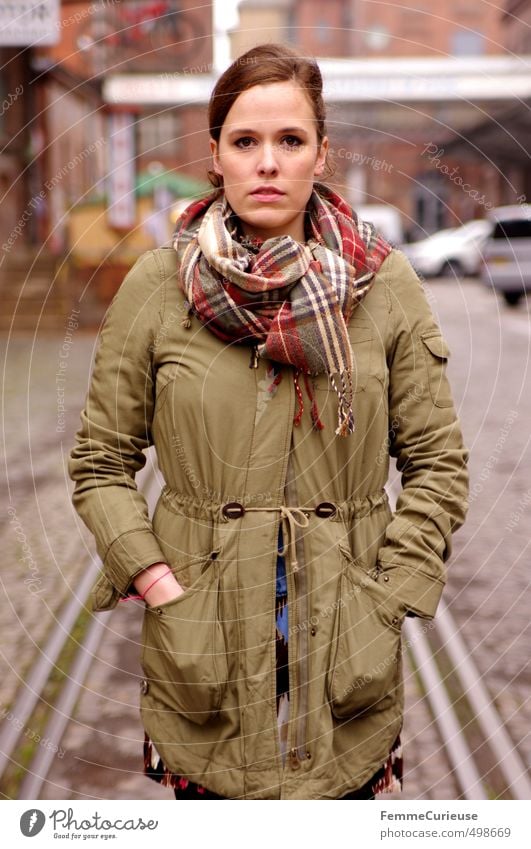 Autumnal Woman (IX). Lifestyle Stil schön feminin Junge Frau Jugendliche Erwachsene 1 Mensch 18-30 Jahre Stadt Gleise Industriegelände Fabrik Parka Mantel