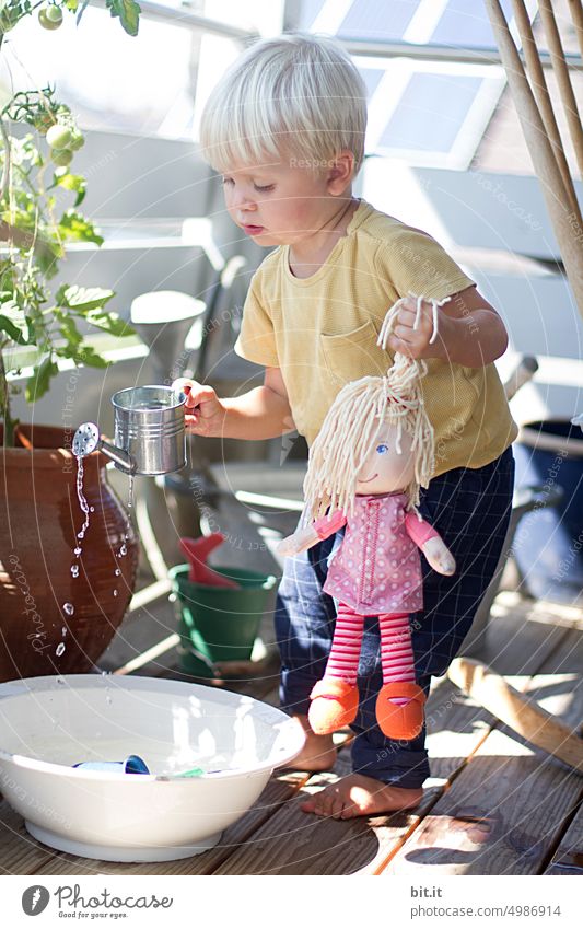 Anpacker II Kind Kindheit Kinderspiel Mensch Fröhlichkeit Kleinkind frech Junge Kindergarten Spielen Freude 1-3 Jahre Glück Leben niedlich authentisch gießen