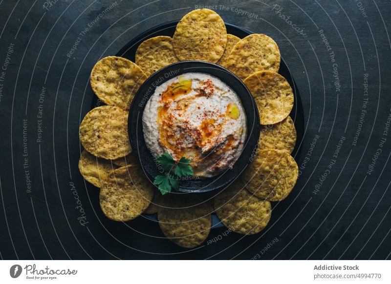 Hausgemachter Hummus, fertig zum Servieren Amuse-Gueule Schalen & Schüsseln Brot Kichererbsen cremig Dip Lebensmittel Gesundheit selbstgemacht Mittagessen Erdöl