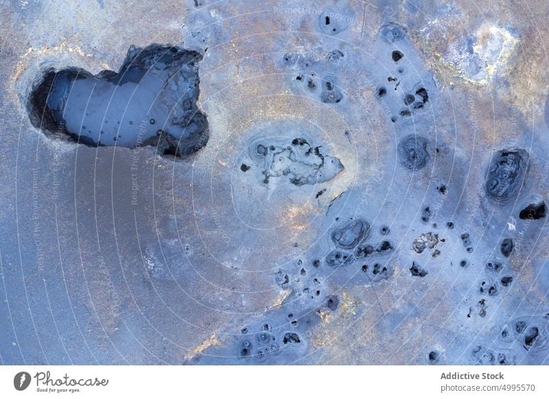 Blubbernder Schlammtopf im Geothermiegebiet Schlammpot Schaumblase Krater Gegend Boden vulkanisch Gelände rau reykjahlid Island hverir Natur Oberfläche