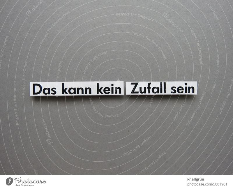 Das kann kein Zufall sein Verschwörung Erwartung Verschwörungstheorie paranoid Angst vermuten skurril Glaube Buchstaben worte Satz Letter Schriftzeichen