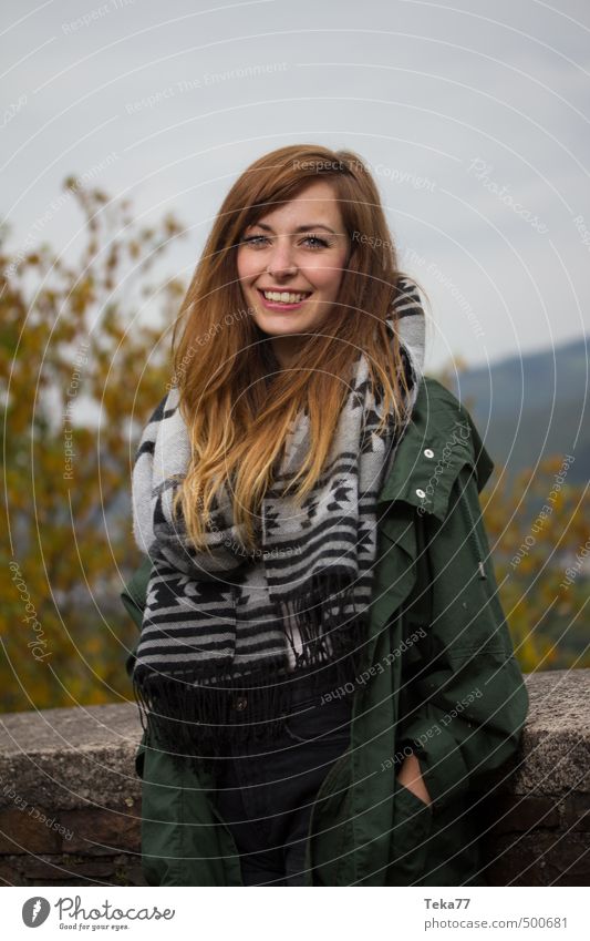 Herbstmädchen 2 Mensch feminin Junge Frau Jugendliche 1 18-30 Jahre Erwachsene Umwelt Natur Landschaft Pflanze Baum Mode Bekleidung Gefühle Stimmung Optimismus