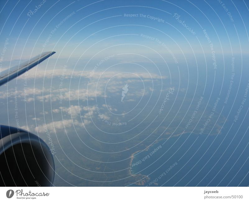 Planeview Horizont Wolken Triebwerke Flugzeug Sardinien Küste Strukturen & Formen Himmel Flügel fliegen