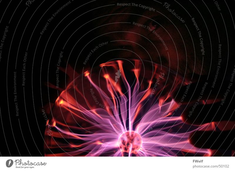 Plasma-Magie Blitze Elektrizität Licht Strahlung entladen Zauberei u. Magie Zauberer Gnom Fantasygeschichte Neonlicht plasmalampe plasmalight plasmakugel