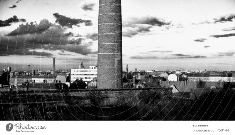 Moon Roller Panorama (Aussicht) Dach Haus Leipzig Schornstein Himmel Kontrast Schwarzweißfoto Skyline baumwollspinnerei groß Architektur