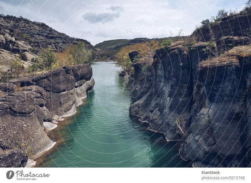 Flusslandschaft Landschaft Griechenland Berge u. Gebirge Wald Natur Ansicht Wasser Bäume grün blau Hintergrund natürlich fließen Szene Tal Stromschnellen Baum